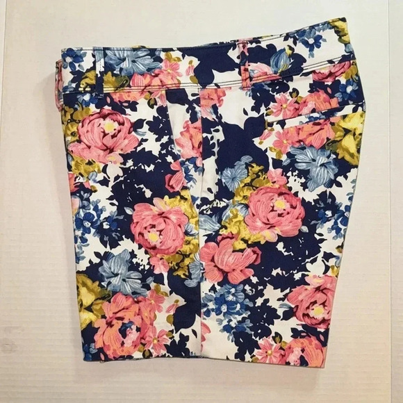 Isaac Mizrahi Flowered Shorts - Picture 4 of 9